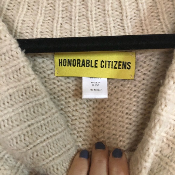 Vintage knit fringe tan poncho with appliqué - Picture 9 of 11